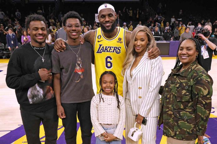 Lebron James poses with family after breaking NBA Scoring Record of all time