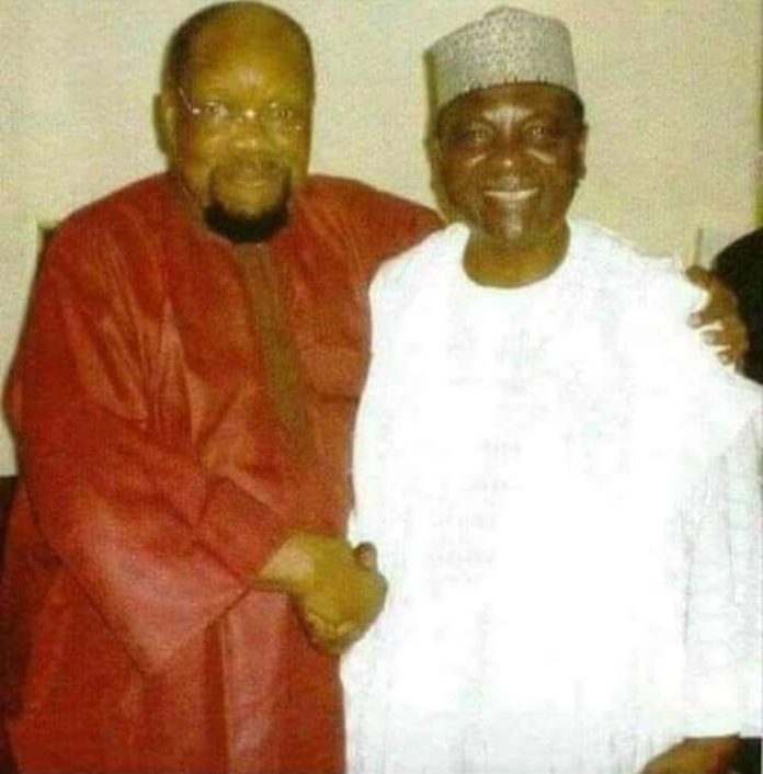 From left, the Leader of the Biafran Peoples Army, Late General Dim Odimegwu Ojukwu and the Former Nigerian head of State, Retired General Gowon Jack Gowon